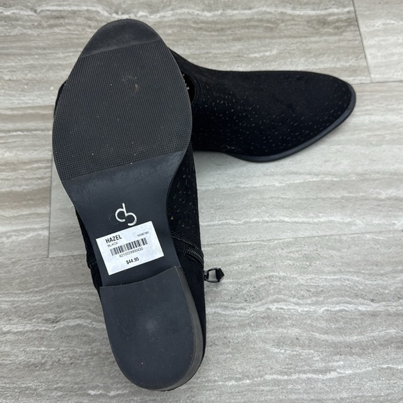 NWT Dress Barn Hazel Faux Suede Cut Out Ankle Booties Womens Size 7 - Picture 7 of 12